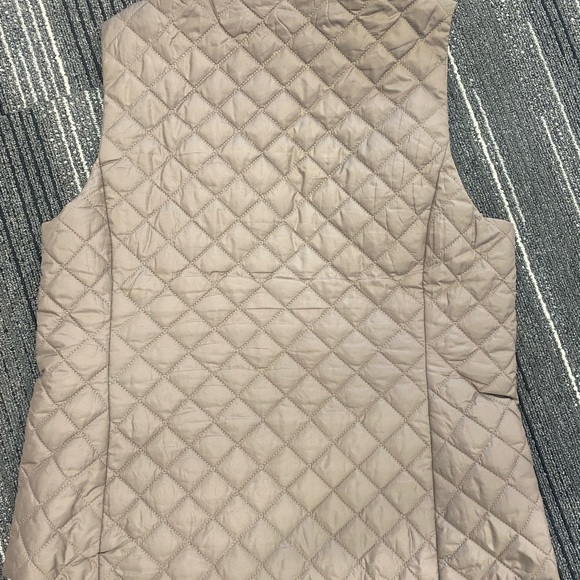 Banana republic puffer vest - Picture 3 of 5